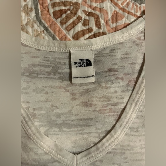 The North Face Pink and White Patterned V-neck T-shirt - Picture 2 of 7